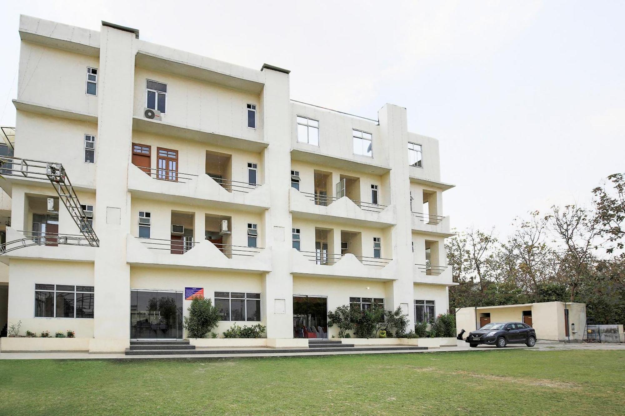 Oyo Flagship 37109 Mangalam Guest House Chinhat Exterior photo