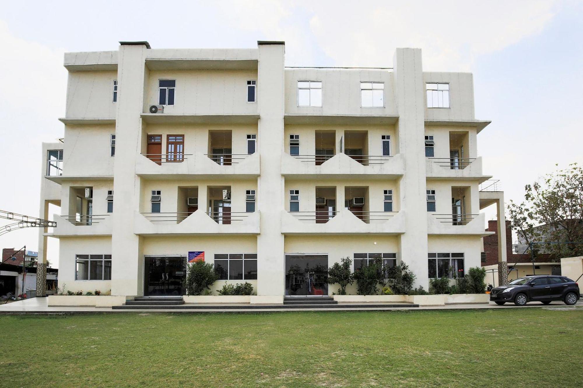 Oyo Flagship 37109 Mangalam Guest House Chinhat Exterior photo