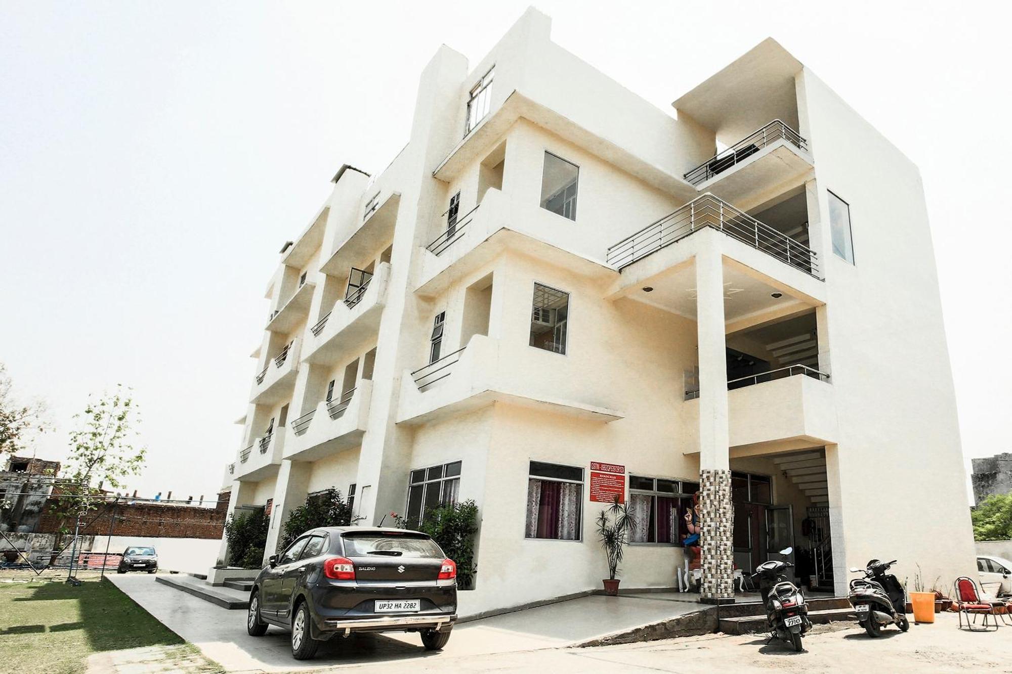 Oyo Flagship 37109 Mangalam Guest House Chinhat Exterior photo
